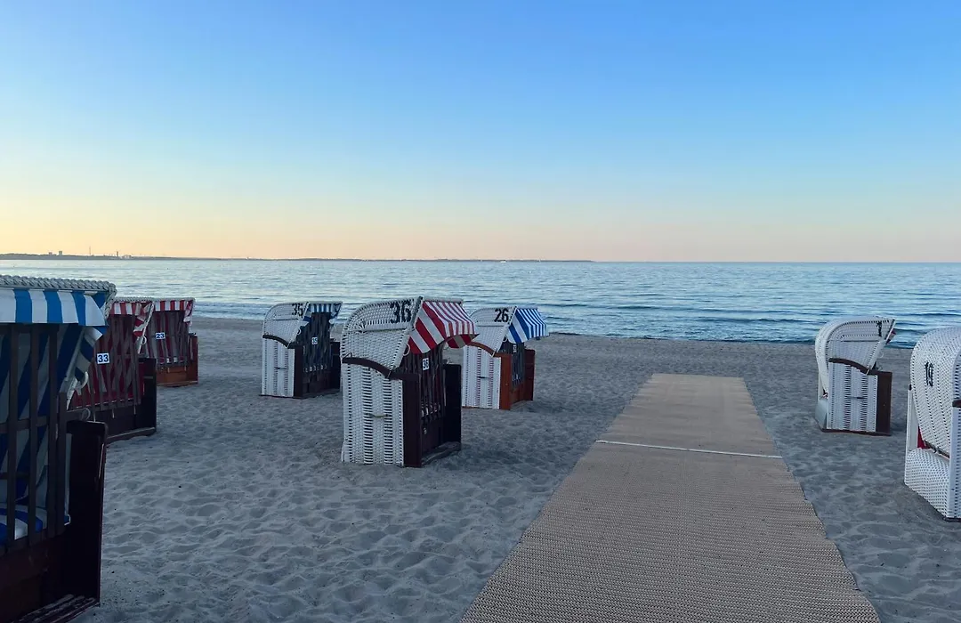 Zentrales strandnahes Design-Apartment mit Balkon und Parkplatz-1